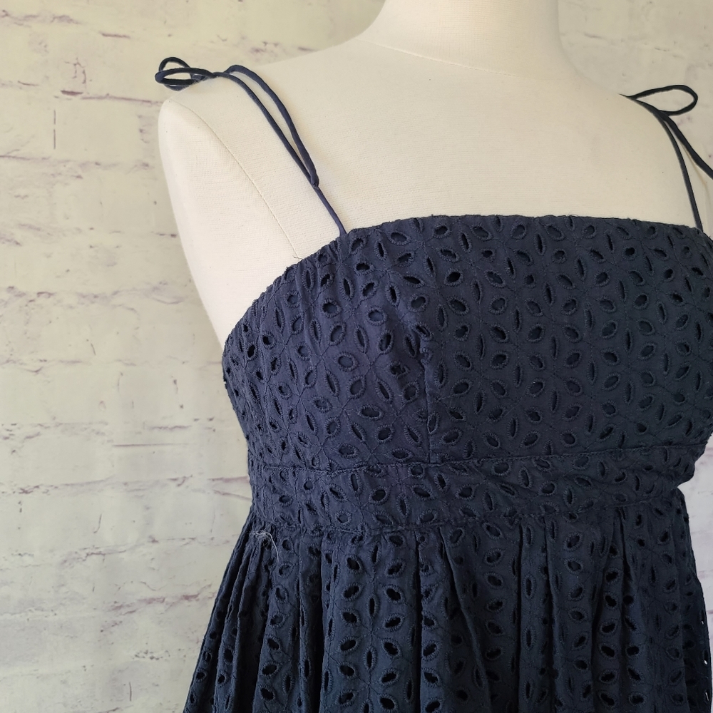 GAP Navy Embroidered Cotton Eyelet A-Line Dress Size 6 - Picture 5 of 9